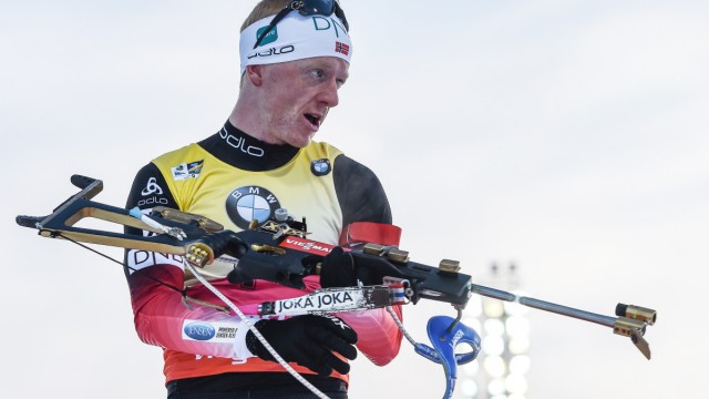 Biathlon-WM in Schweden: Johannes Thingnes Bö beim Schießen im Verfolgungsrennen