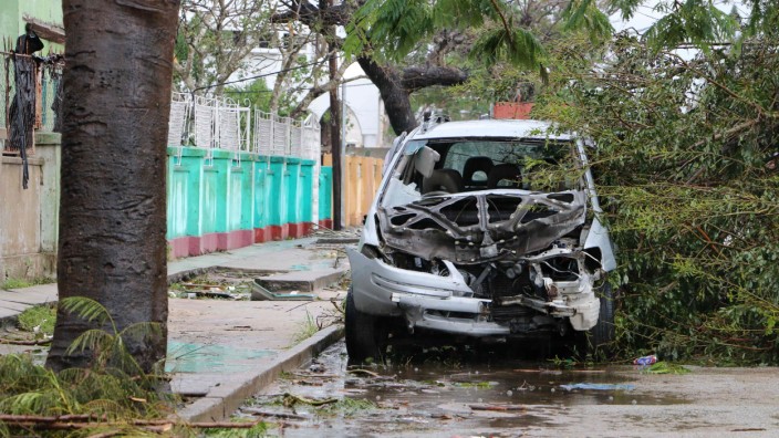 Mosambik - Zerstörtes Auto nach dem Zyklon "Idai" 2019