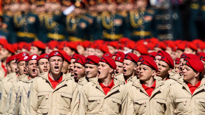 Russlands Jugendarmee: Kadetten der Junarmija bei Proben für die Zeremonie am "Tag des Sieges". Der Feiertag wird in Russland jedes Jahr am 9. Mai begangen.