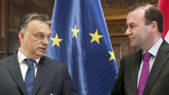 EU-Parlament: Ungarns Premier Viktor Orbán und EVP-Fraktionschef Manfred Weber: Die Mitgliedschaft der Fidesz in der EVP ist seit März 2019 suspendiert.