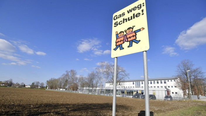 Corona-Epidemie: Die Erich-Kästner-Schule in Höhenkirchen-Siegertsbrunn ist seit Dienstag ebenfalls geschlossen.