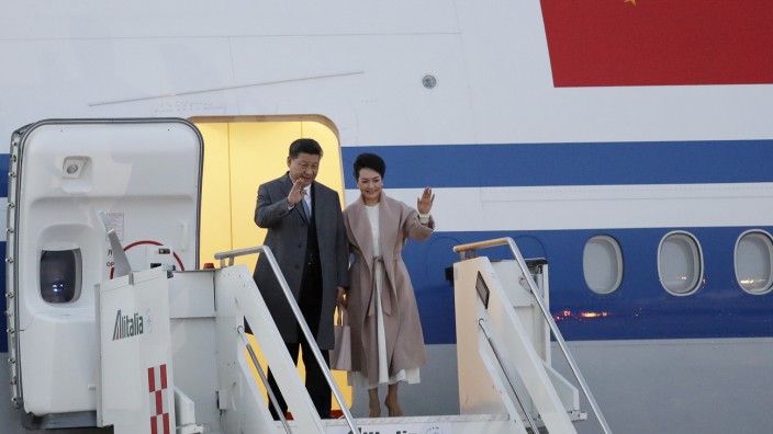 Xi Jinping in Italien: Xi Jinping und seine Frau bei der Ankunft in Rom.