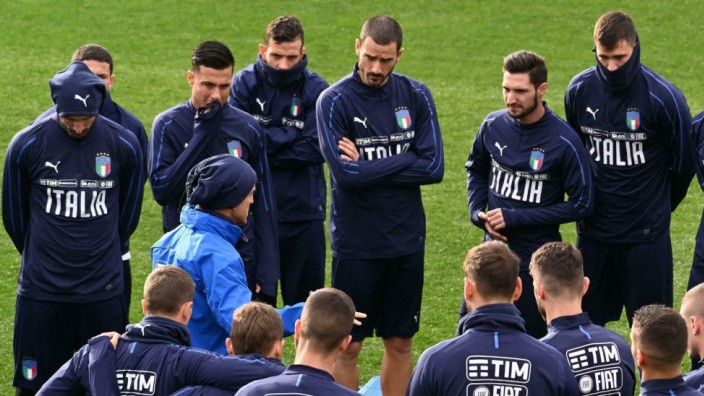 Fußball: Coach Roberto Mancini und seine Spieler beim Training.