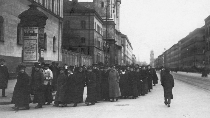 Demonstration von Frauen in München, 1919