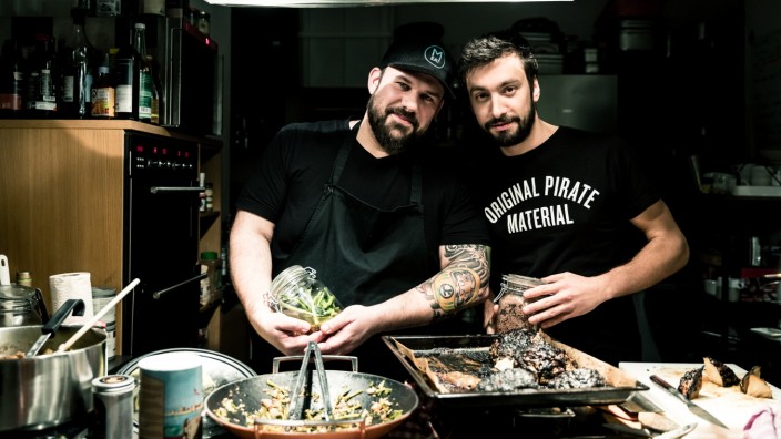 Nachhaltig essen: Vincent Fricke (r.) und Marc Christian zeigen mit ihrem Restaurant eine kulinarische Utopie.