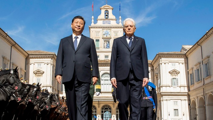 Chinas Staatschef in Italien: Chinas Staatspräsident Xi Jinping (links) und Italiens Staatspräsident Sergio Mattarella in Rom.