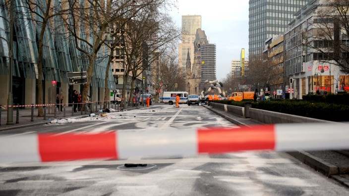 Raser in Berlin - Tauentzienstraße nach einem Unfall 2016