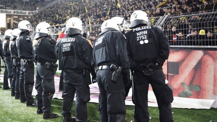 Polizeieinsatz bei Fußballspiel