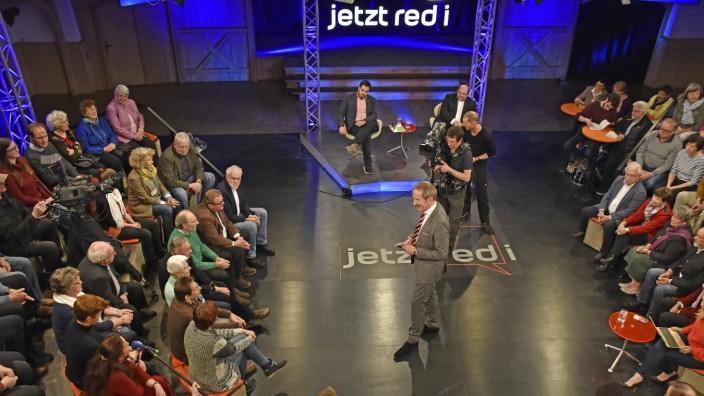 Fürstenfeldbruck: Die TV-Sendung "Jetzt red i" war auch schon 2019 und 2016 in der Fürstenfeldbrucker Marthabräuhalle zu Gast.