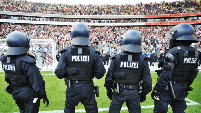 Polizeieinsatz bei Fußball-Spielen