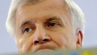 CSU: Seehofer in der Kritik: Ministerpräsiden Horst Seehofer: Muss er sein Kabinett umbilden?
