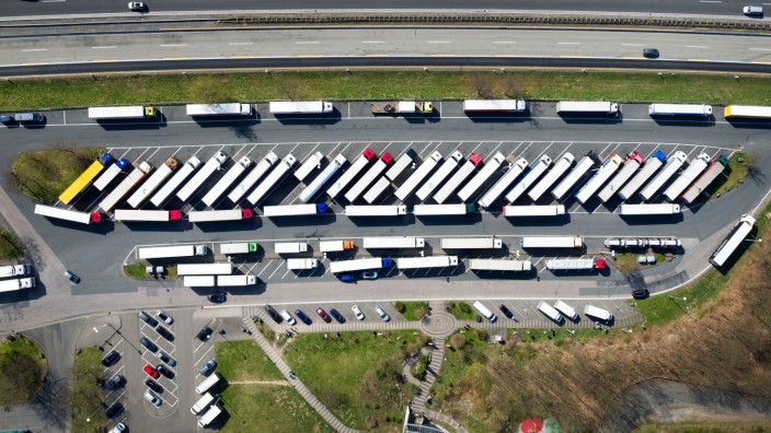 Lkw-Parkplätze an Autobahnen