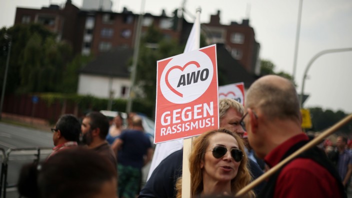 Demonstrationen vor Duisburger ÇProblemhausÈ