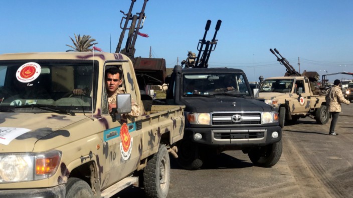 Libyen: Milizen, die loyal zur international anerkannten Regierung stehen, in einem Vorort von Tripolis.