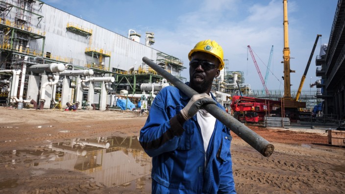 The $15 Billion Oil Bet For Africa's Richest Man