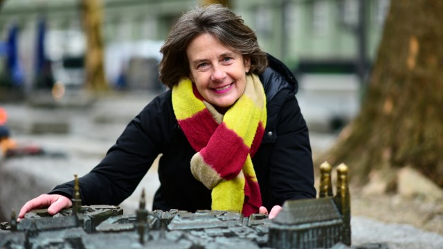 München: Ruth Lobenhofer ist Kunsthistorikerin und Sozialpädagogin. Sie führt Demenzkranke durch den Dom.