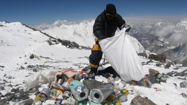 Bergsteiger-Leichen am Mount Everest: Selbst Müll einsammeln wird da zu einer gefährlichen Tätigkeit.