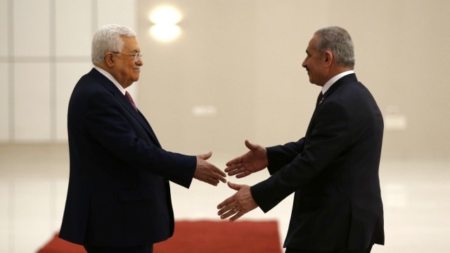 Nahost: Der neue Regierungschef, Mohammed Schtaje (rechts), gilt als enger Berater von Präsident Mahmud Abbas.