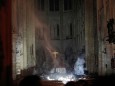 Notre Dame: Feuer ist unter Kontrolle - Blick in den Altarraum