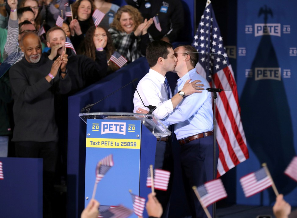 Herzensangelegenheit: Pete Buttigieg, der Bürgermeister von South Bend im amerikanischen Bundesstaat Indiana, küsst seinen Ehemann, nachdem er seine Kandidatur für die US-Präsidentschaftswahl 2020 bekannt gegeben hat.