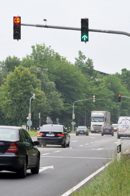 Für eine Million Euro: Unter dem Verkehrslärm von der starkbefahrenen Bundesstraße B11 in Pullach leiden viele Anwohner.