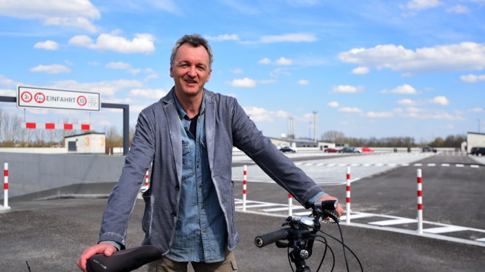 Unterföhring: Bei gutem Wetter fährt Markus Sperl mit dem E-Bike von Ottobrunn nach Unterföhring. Dann muss er keinen Parkplatz suchen.