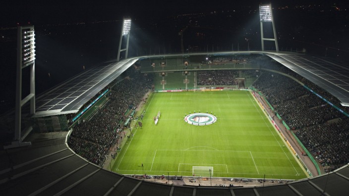 Weserstadion mit Flutlicht