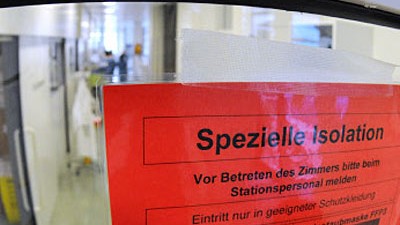 Angst vor einer weltweiten Epidemie: Im Klinikum Regensburg ist eine eigene Isolierstation eingerichtet worden.