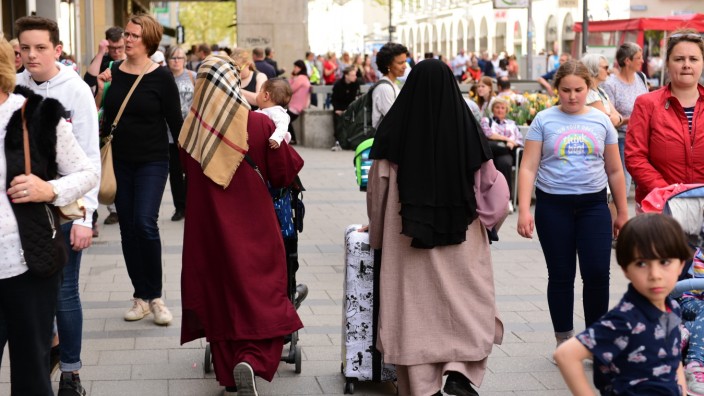 Wirtschaft in München: Für jeden was dabei: Russische und arabische Kunden kaufen vor allem Kleider bekannter Marken.