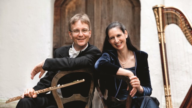 Musik: Michael und Regine Kofler, Flöte und Harfe, interpretieren mit dem Orchester Mozarts "poppigstes Konzert", wie Forster sagt.