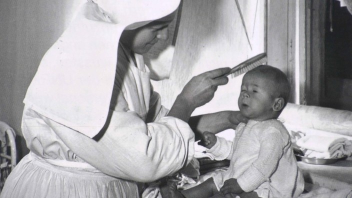 Ausstellung des Heimatvereins: Jahrzehntelang kümmerten sich die Barmherzigen Schwestern in Indersdorf um Kinder, Alte und Kranke.