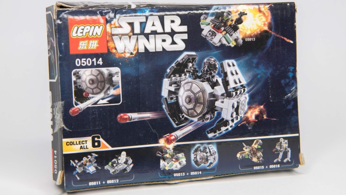 China: Auf den Packungen der gefälschten Legosteine stand "STAR WNRS" oder "STAR PLAN" statt dem Originalfilmtitel "Star Wars".