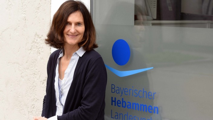 Bayerischer Hebammenverband: Die langjährige Hebamme Mechthild Hofner hat sich von der Praxis verabschiedet - nun ist sie Vorsitzende des Bayerischen Hebammenverbands.