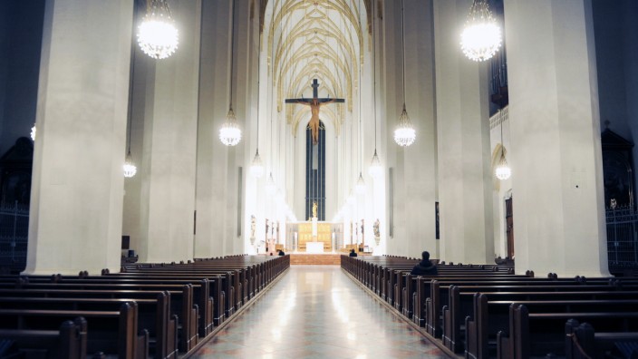 Prognose: Leere Gotteshäuser: Bis 2060 könnten die Kirchen in Deutschland fast die Hälfte ihrer Mitglieder verlieren.