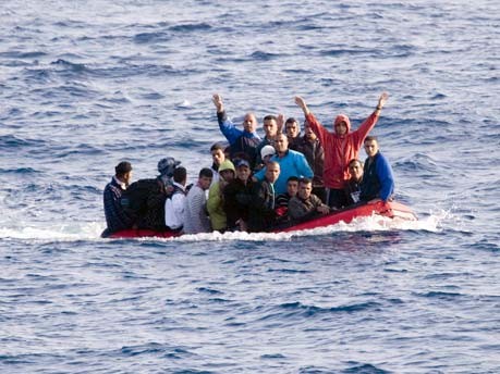 Flüchtlingsboot vor der Südküste Spaniens