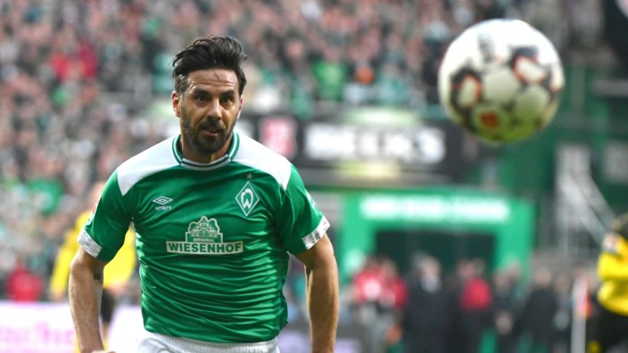 Bremen: Noch nicht genug vom Ball: Claudio Pizarro, 40.