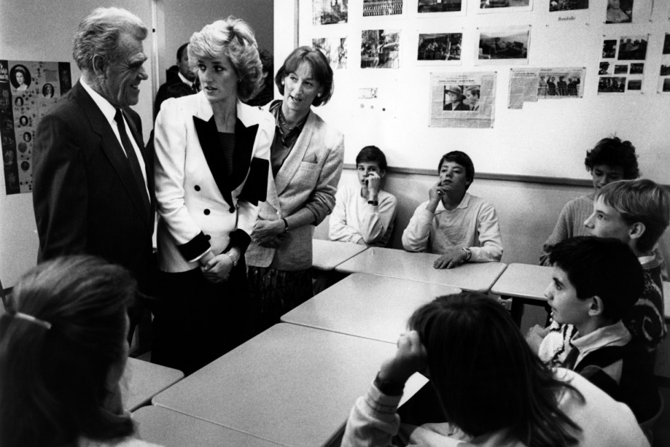 Prinzessin Diana in einer Schule in München, 1987; Charles und Diana in München