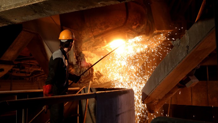 Internationale Beziehungen: Arbeiter in einer iranischen Stahlproduktion in 2015.