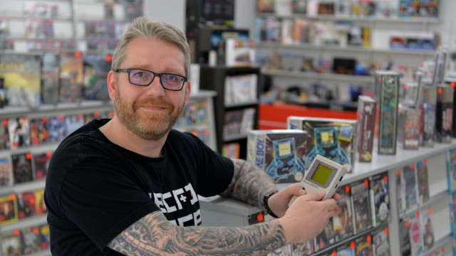 Produkte für Nostalgiker: Nippondreams heißt der Laden von Christian Corre, in dem er alte Spiele und Konsolen verkauft. Derzeit im Trend liegen der Gameboy - und natürlich Tetris.