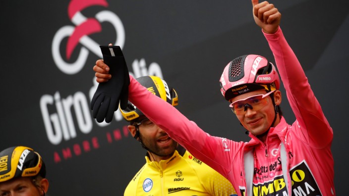 Giro d'Italia: Vom eigenen guten Start überrascht: Primoz Roglic in seinem ersten Leader-Trikot bei seiner vierten großen Rundfahrt.
