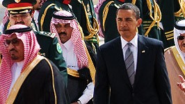Obama im Nahen Osten: "Herzlich willkommen, Herr Präsident", titelten die meisten saudischen Tageszeitungen am Mittwoch, und betont freundlich empfing auch König Abdullah (rechts) Barack Obama in Riad, der ersten Station seiner Nahost-Reise. Obama bedankte sich dafür mit "Schukran", dem arabischen Wort für Danke.