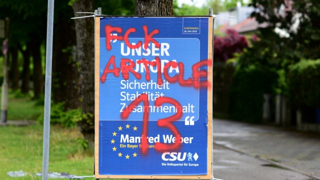 Europawahl: Auch Wahlplakate müssen für Protest herhalten - in diesem Fall gegen die Urheberrechtsrichtlinie der EU.