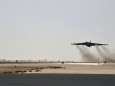 Ein Kampfflugzeug der US Army startet in Katar