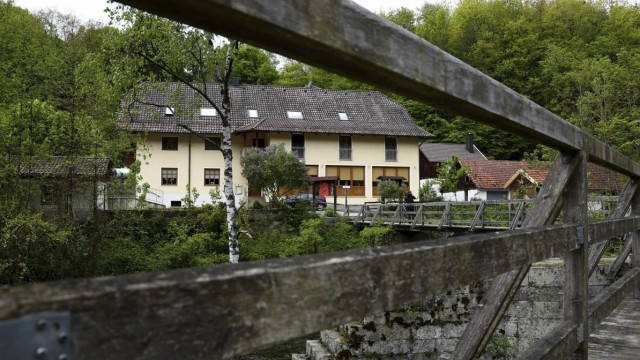 Pension in Passau, in der sich 2019 drei Menschen mit Armbrust selbst getötet haben