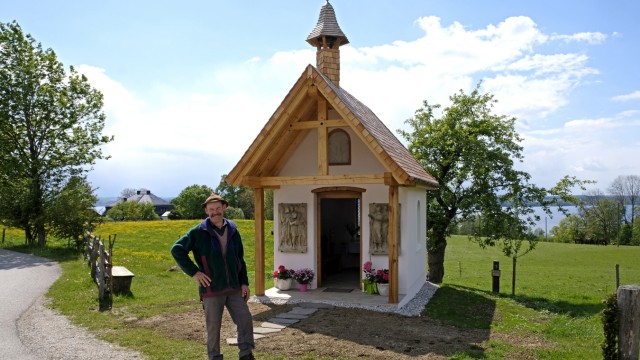 Hauskapelle: Bauer Georg Ruhdorfer hat die Schutzengelkapelle auf der Anhöhe nahe seinem Hof errichten lassen.