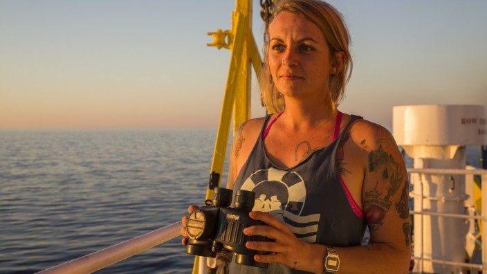 Reden wir über Geld: "Ich bin da mitnichten naiv rangegangen", sagt Pia Klemp. Trotzdem war sie überrascht, als ein Schiff einer zivilen Seenotrettungsorganisation in Italien beschlagnahmt wurde.