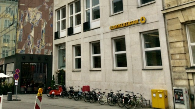 Spurensuche: In der Commerzbank am Promenadeplatz verschwand viel Geld aus einem Schließfach.