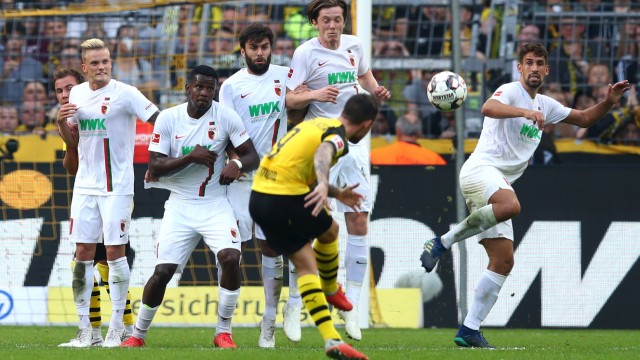 Borussia Dortmund v FC Augsburg - Bundesliga; Alcacer