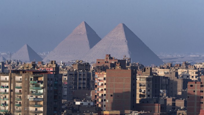 Pyramiden am Stadtrand von Kairo