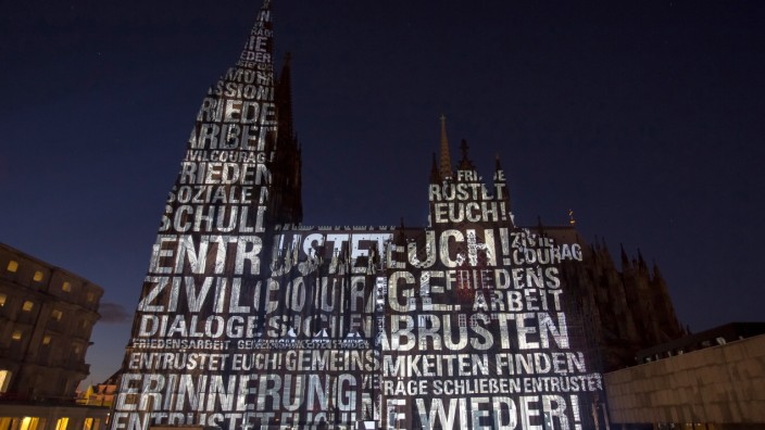 Projektionskunst: Fünf Tage lang haben Georg Trenz und Detlef Hartung die Fassade des Kölner Doms beleuchtet, etwa 150 000 Besucher haben das Kunstwerk besucht.